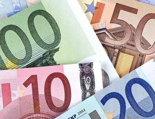 Nuk ka kërkesë dhe ka shumë prurje, euro dhe dollari prekin nivelin më të ulët për këtë vit