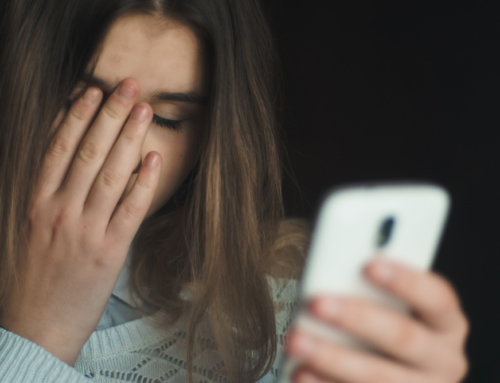 Rrjetet sociale shkatërrojnë shëndetin mendor të adoleshentëve