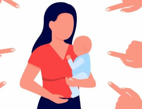 “Mom shaming”, fenomeni i diskriminimit të nënave në rrjetet sociale